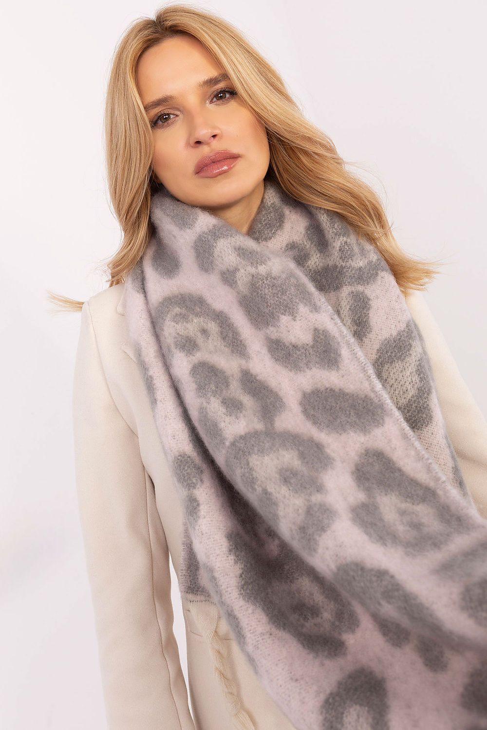 Shawl model 205960 AT