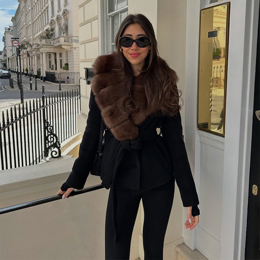 Elegant Jacka med Fuskpäls – Socialite Style & Perfekt för Chic Vinterlook