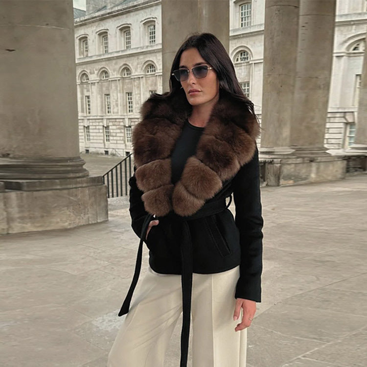 Elegant Jacka med Fuskpäls – Socialite Style & Perfekt för Chic Vinterlook