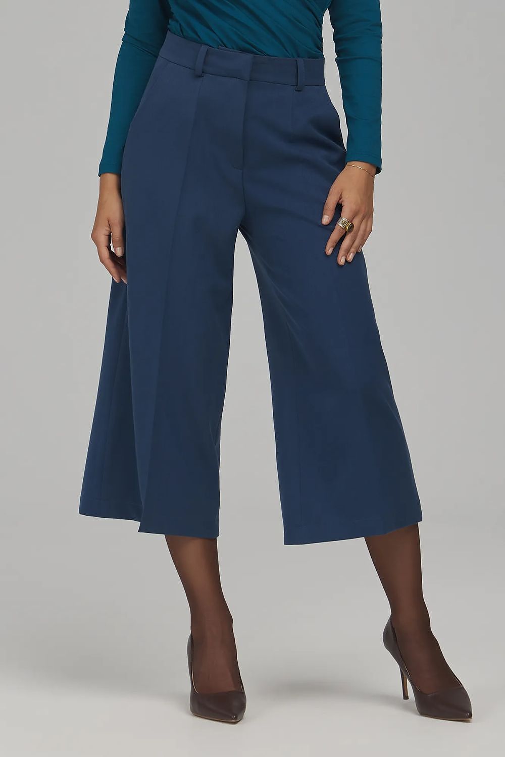  Women trousers model 231663 Nife 