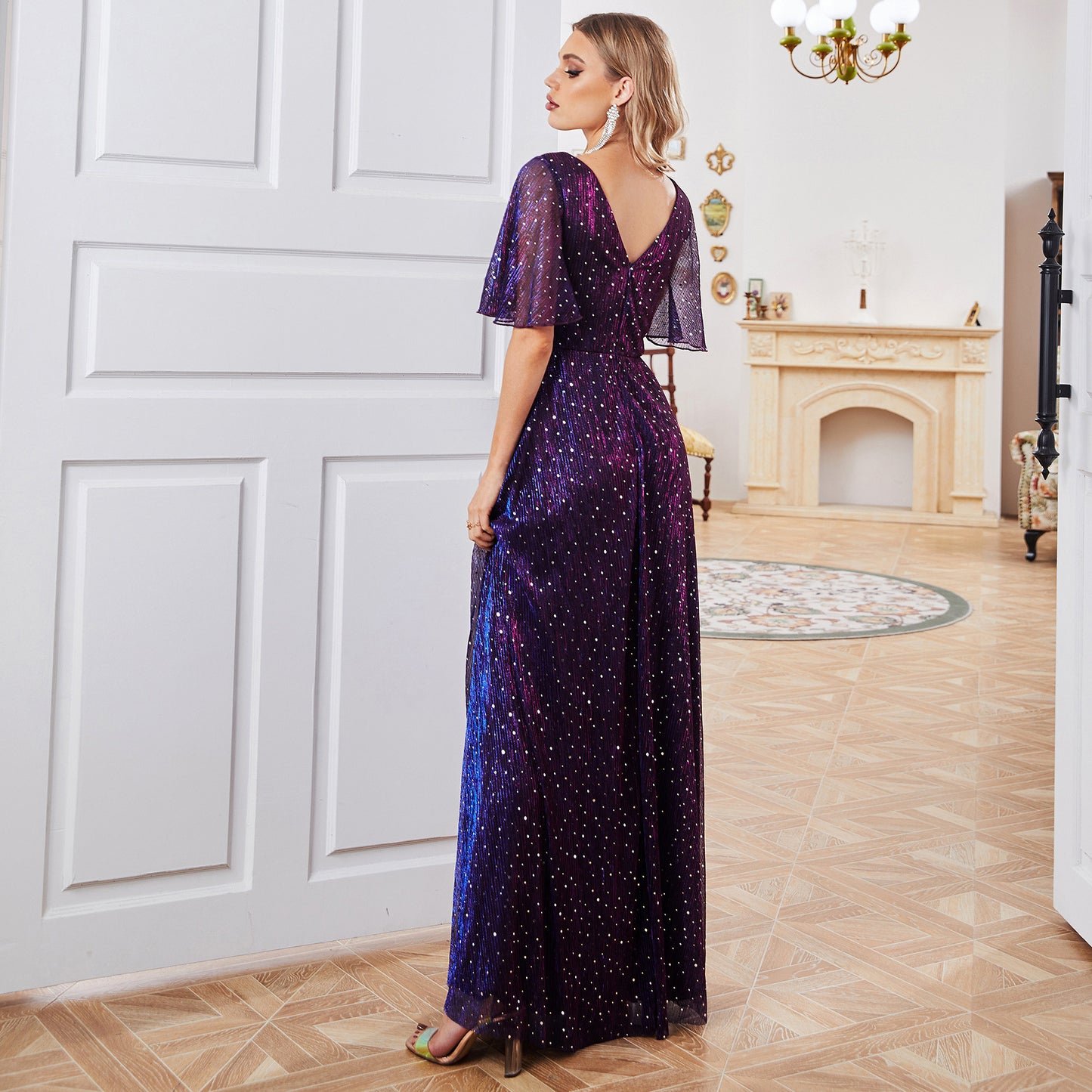 Elegant Klänning i Chiffong – Hög Midja & Kort Ärmslut