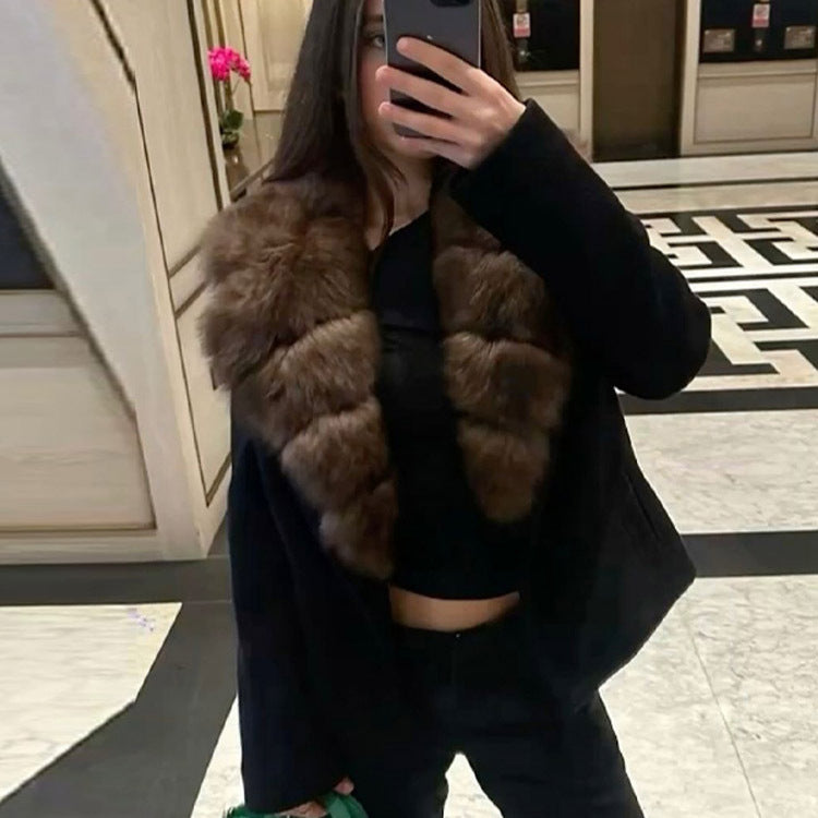 Elegant Jacka med Fuskpäls – Socialite Style & Perfekt för Chic Vinterlook